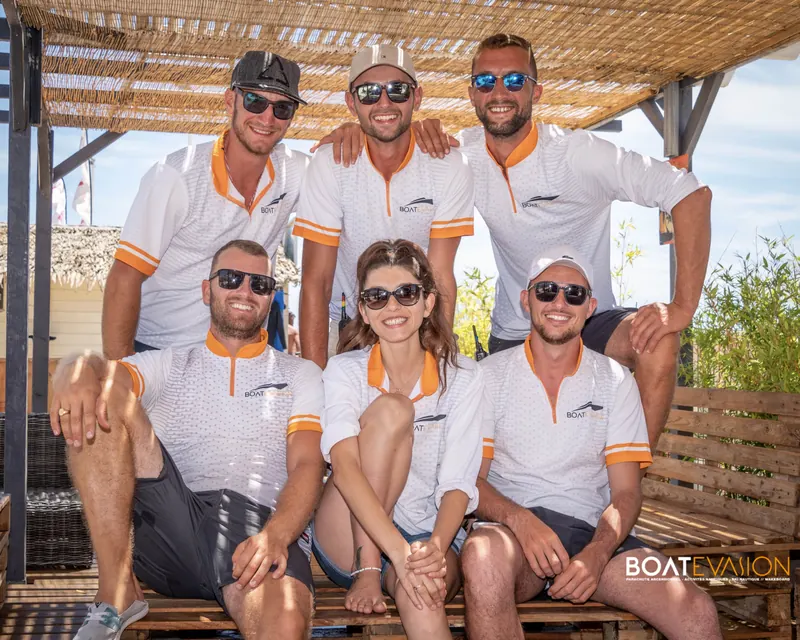 L’équipe de moniteurs et pilotes Boat Evasion sur la base nautique de Cannes