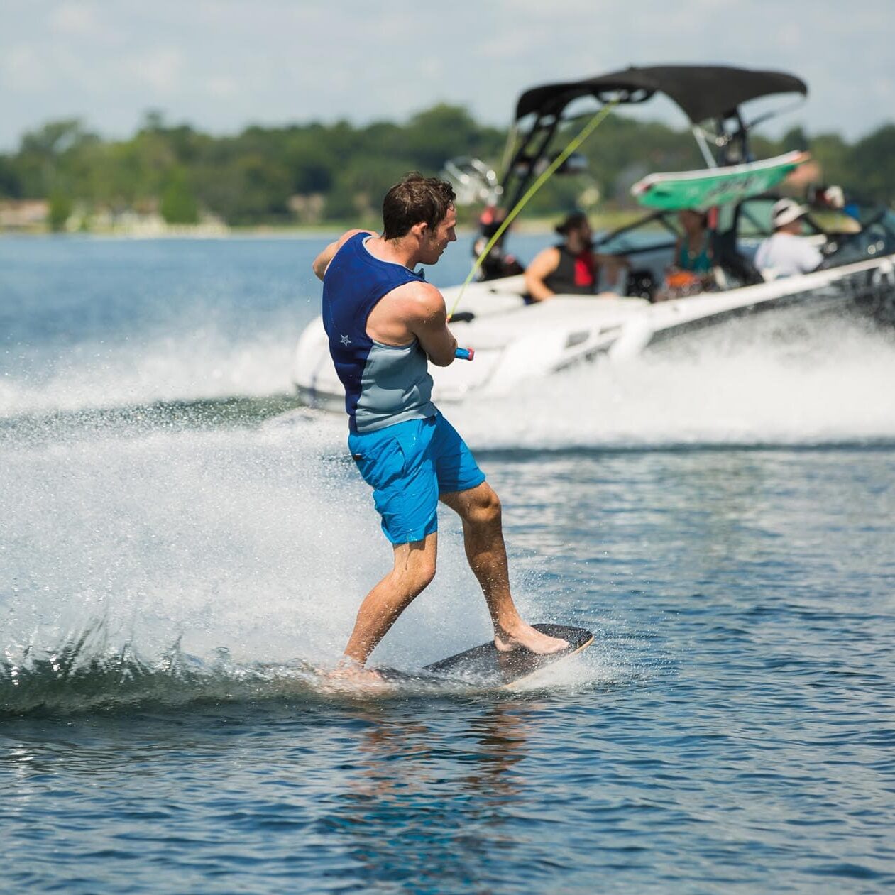 wakeskate-wakeboard-wakesurf-skinautique-contact-boatevasion