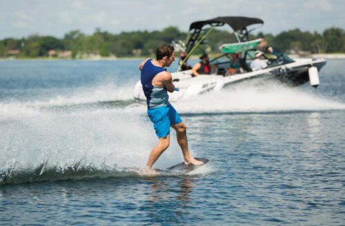 wakeskate-wakeboard-wakesurf-skinautique-contact-boatevasion