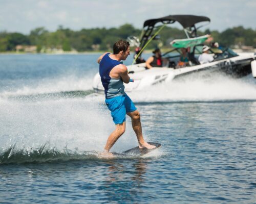wakeskate-wakeboard-wakesurf-skinautique-contact-boatevasion