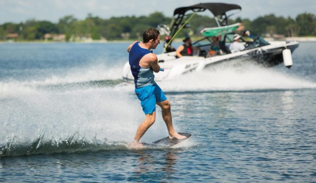 wakeskate-wakeboard-wakesurf-skinautique-contact-boatevasion