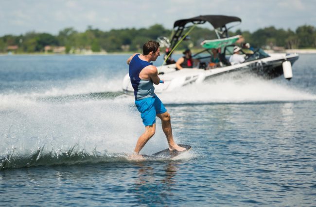 wakeskate-wakeboard-wakesurf-skinautique-contact-boatevasion